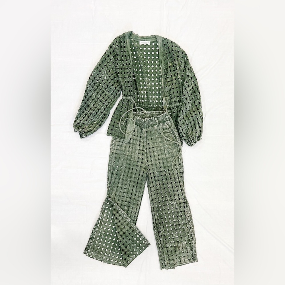 Wanderlux forest green eyelet set. Size small.